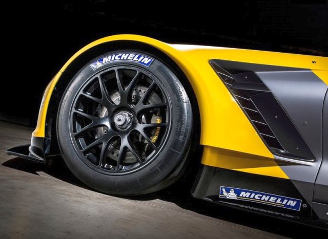 Corvette C7.R merkez kilitli yarış jantı ve freni