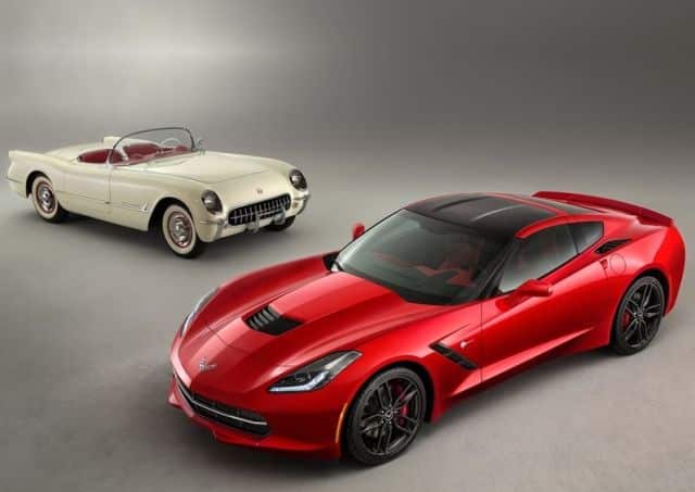 2015 Chevrolet Corvette C7 Stingray ile ilk nesil Corvette aynı karede