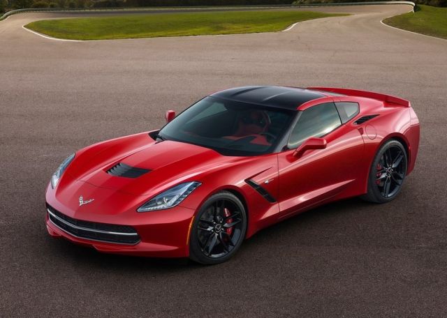 Corvette C7 Stingray ön ve yan tasarımı