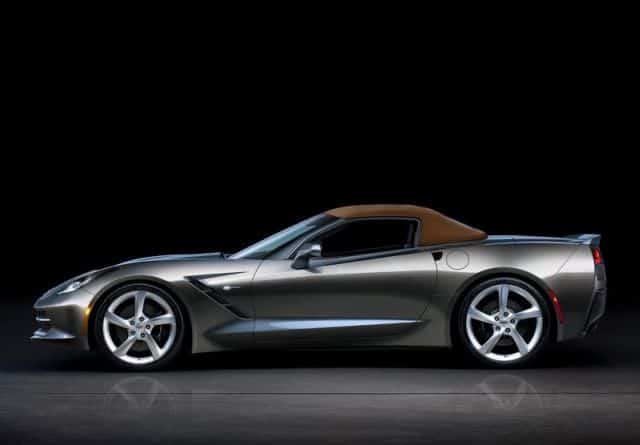 Chevrolet Corvette Stingray Convertible kapalı tavan yan profili