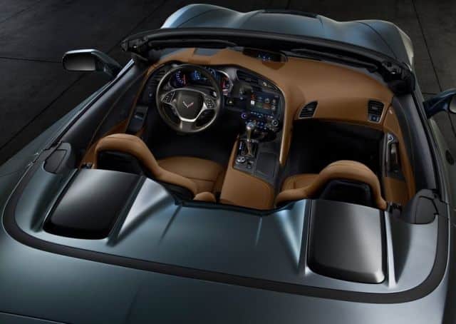 Chevrolet Corvette Stingray Convertible kahverengi kabin görünümü