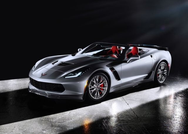 2015 Chevrolet Corvette Z06 Convertible önden görünüm