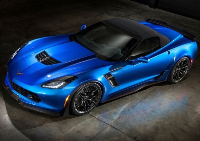 Chevrolet Corvette Z06 Convertible arka bölüm görünümü