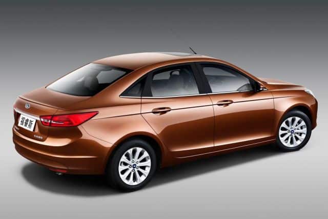 Ford Escort arka üç çeyrek görünümü