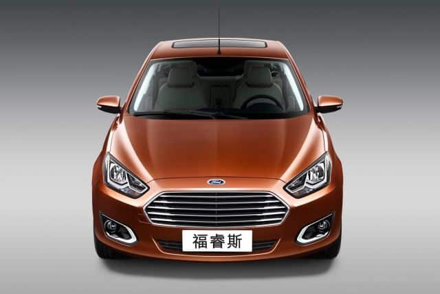 Ford Escort ön tasarımı ve trapez ızgara