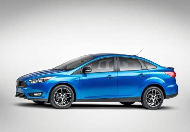 2015 Ford Focus Sedan yan profil görünümü