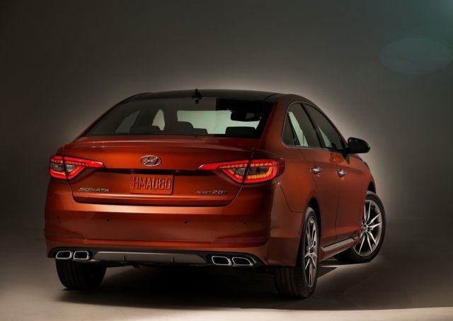 Hyundai Sonata arka üç çeyrek görünüm