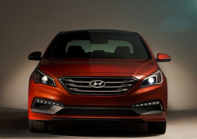 Hyundai Sonata sedan yan görünüm