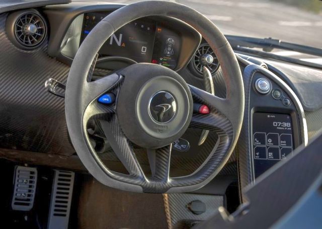 McLaren P1 gösterge paneli