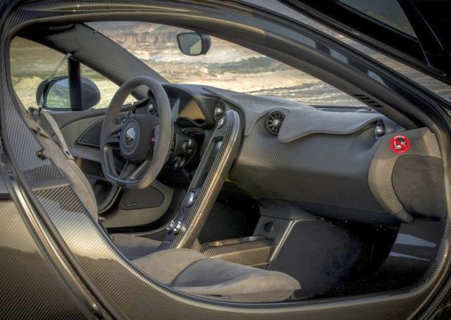 McLaren P1 kokpit ve koltuklar