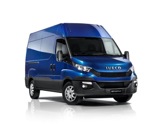 Yüksek tavanlı Iveco Daily van yan görünümü