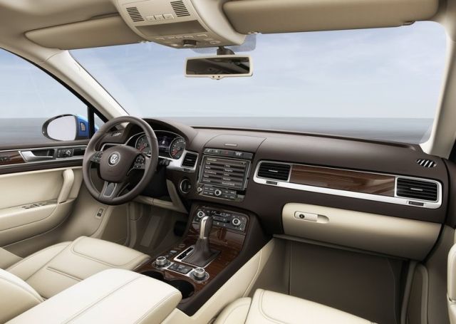 Volkswagen Touareg açık renk deri iç mekanı