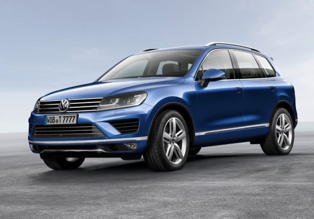 Makyajlı Volkswagen Touareg ön çapraz görünümü
