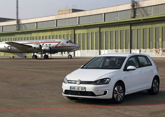 2015 VW E Golf otomobil arşiv görseli