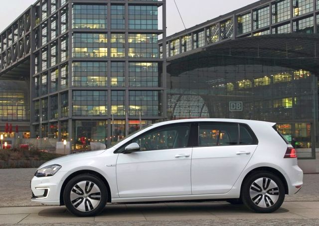 Volkswagen e-Golf yan profili