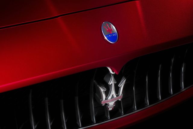 Maserati Centennial Edition özel seri logosu