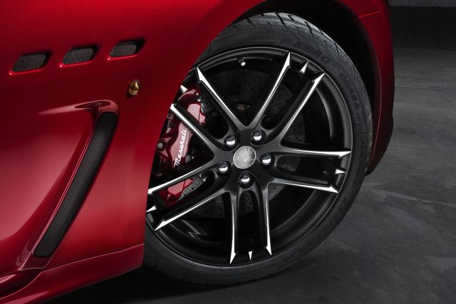 Maserati GranTurismo MC Centennial Edition arka görünümü