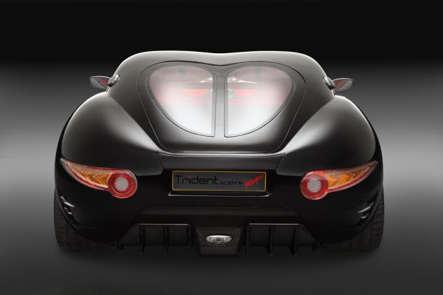 Trident Magna coupe arka üç çeyrek görünümü