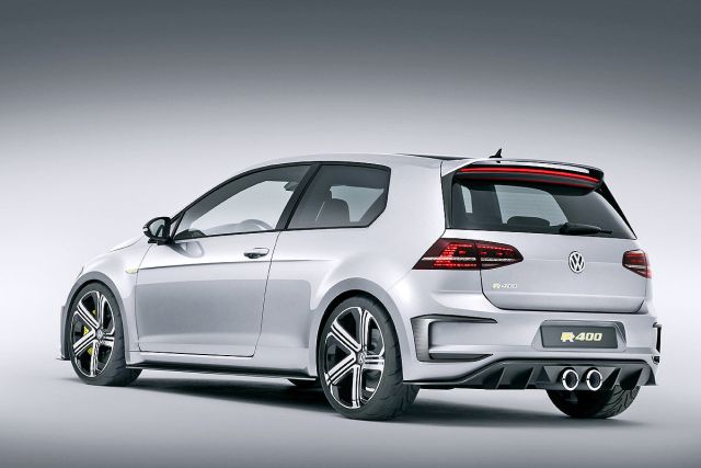 Golf R 400 arka görünümü ve çift egzoz çıkışı