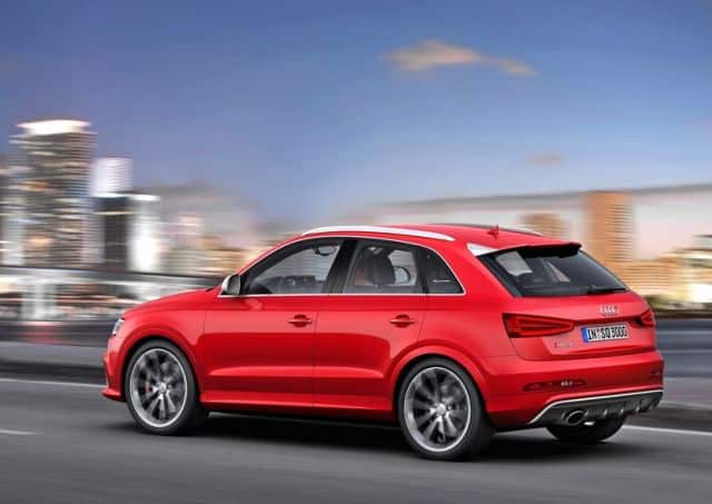 Kırmızı Audi RS Q3 arka tasarım ayrıntıları