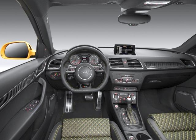 Audi RS Q3 gösterge paneli ve orta konsolu