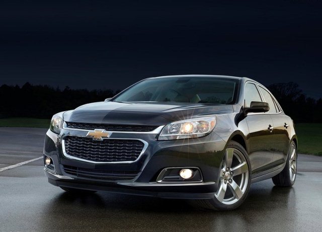 Chevrolet Malibu ön tasarım ve far ayrıntıları