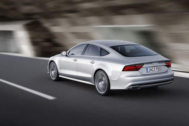 Audi A7 Sportback koyu renk gövde arka görünüm