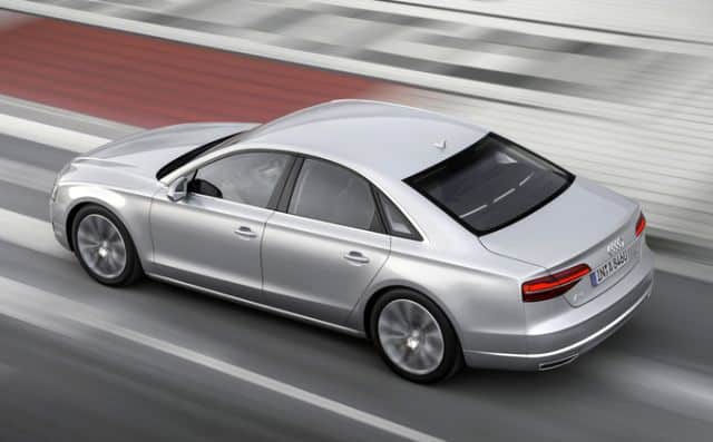 Audi A8 üstten görünüm