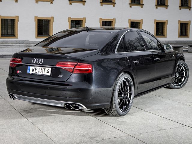 Audi S8 ABT arka görünüm ve dört egzoz çıkışı