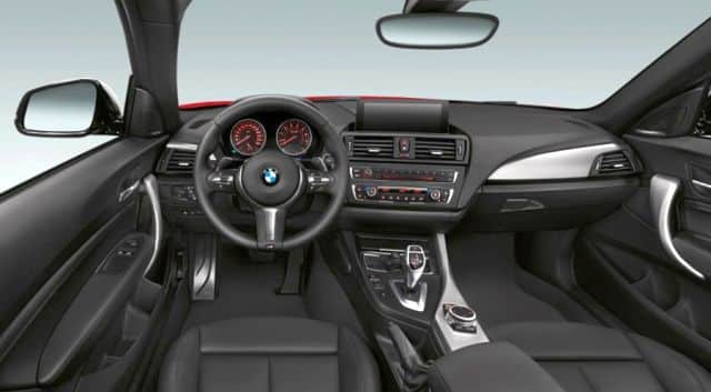 BMW M235i Coupe kokpiti ve direksiyon düzeni