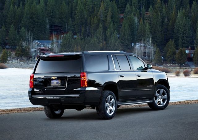 Chevrolet Suburban arka üç çeyrek görünüm