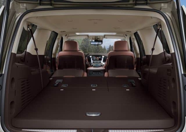 Chevrolet Suburban kabin ve gösterge paneli