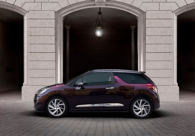 Citroen DS3 Cabrio arka üç çeyrek görünüm ve kumaş tavan