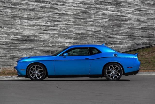 2015 Dodge Challenger yenilenen gövde tasarımı