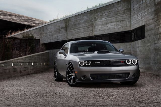 Dodge Challenger orta konsol