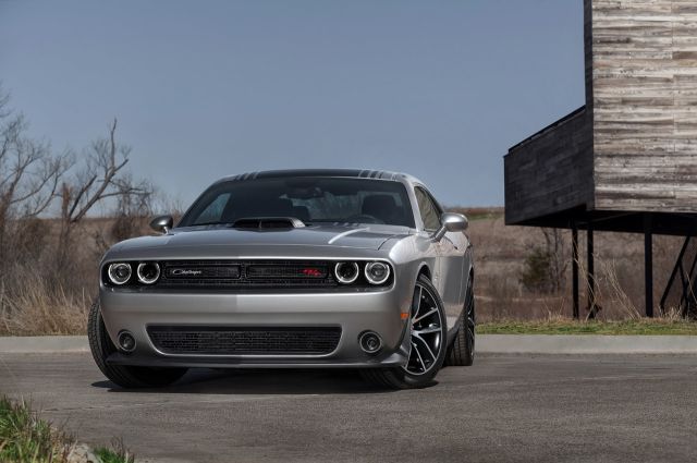 Dodge Challenger ön koltuklar