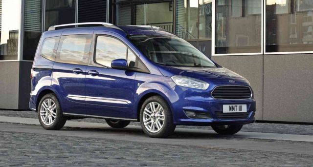 Ford Tourneo Courier motor bölmesi