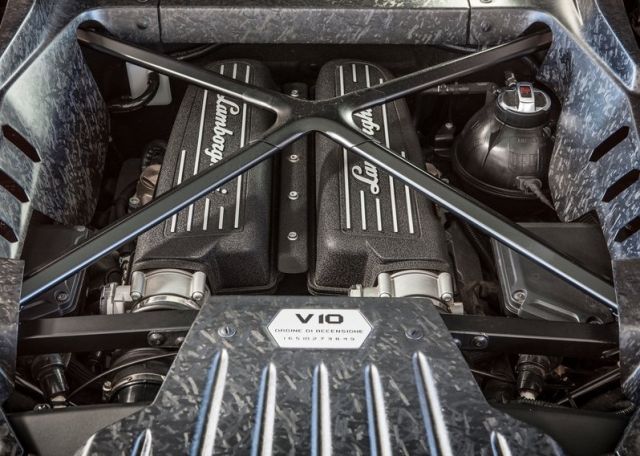 Huracan LP 610-4 V10 motor bölmesi