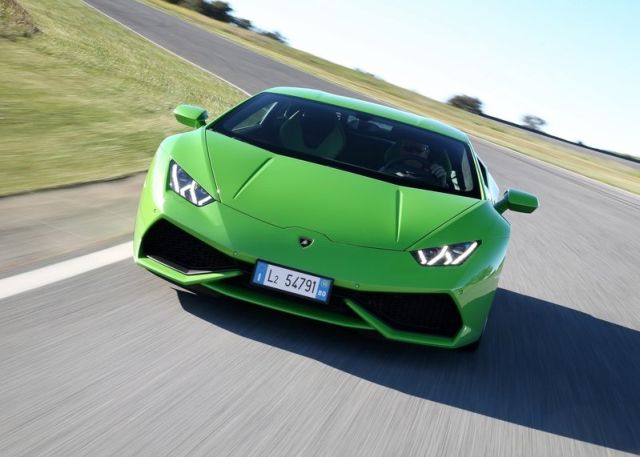 Yeşil Lamborghini Huracan gövde görünümü