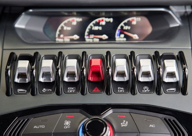 Huracan LP 610-4 orta konsol düğmeleri