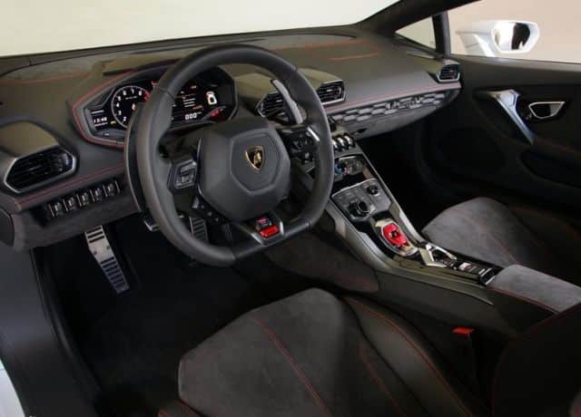 Lamborghini Huracan LP 610-4 kokpiti