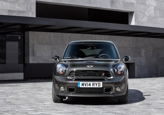 MINI Paceman yan profil ve tavan çizgisi