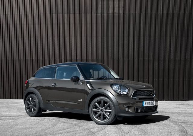 MINI Paceman arka üç çeyrek görünümü ve bagaj kapağı