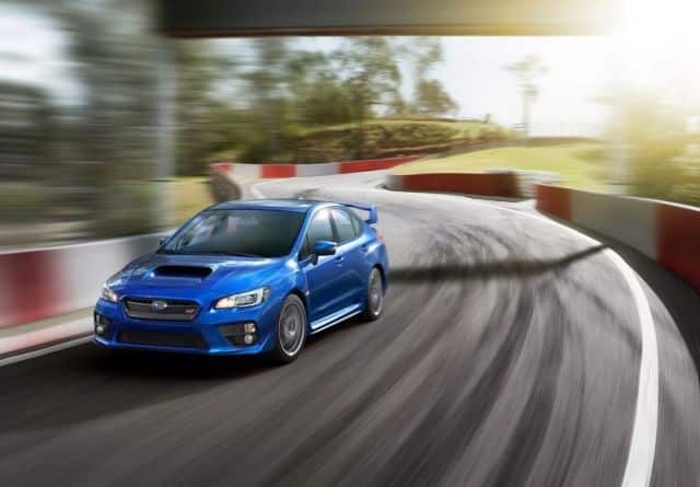 2015 Subaru WRX STI ön üç çeyrek görünümü