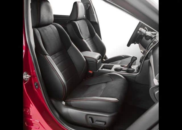 Toyota Camry arka koltuk alanı