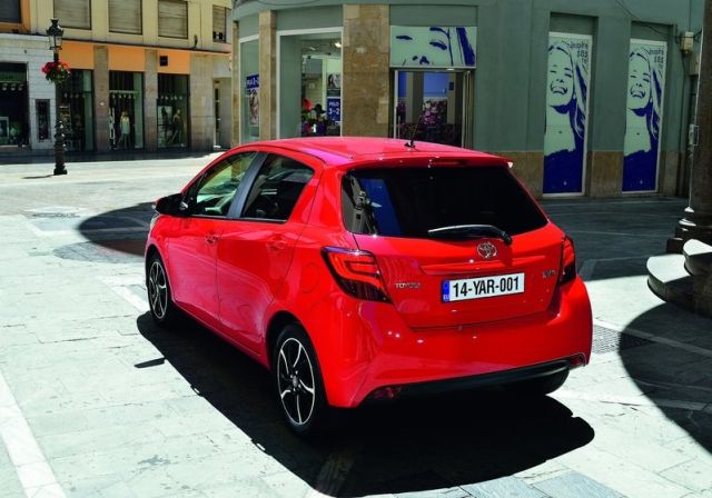 Toyota Yaris gösterge ve konsol ayrıntısı görseli 16