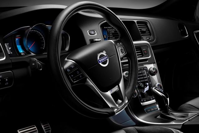 Volvo V60 Plug-in Hybrid R-Design iç mekânı