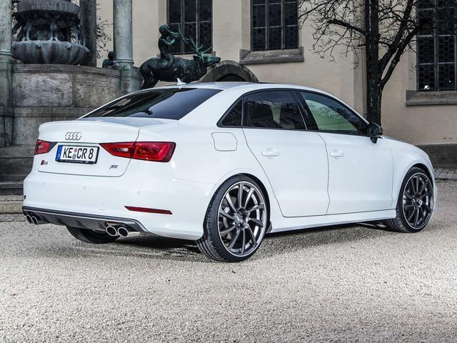 ABT Audi S3 Sedan beyaz gövde arka üç çeyrek görünümü