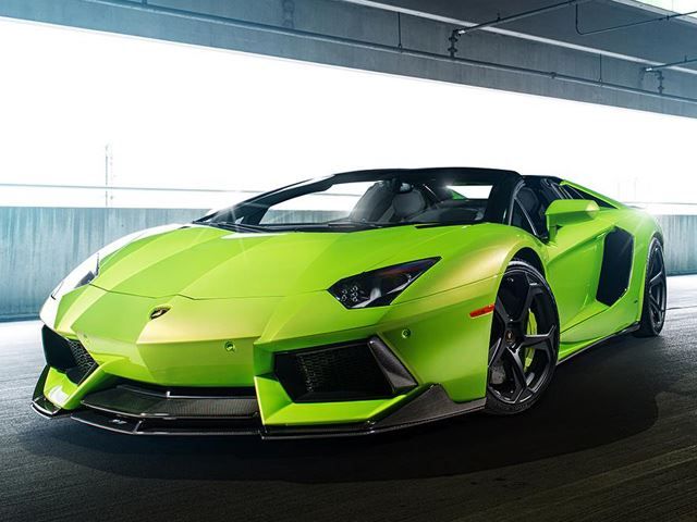 Yeşil Aventador Roadster ön bölüm ve karbon splitter