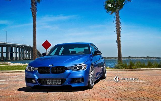 BMW 335i F30 siyah böbrek ızgaralar